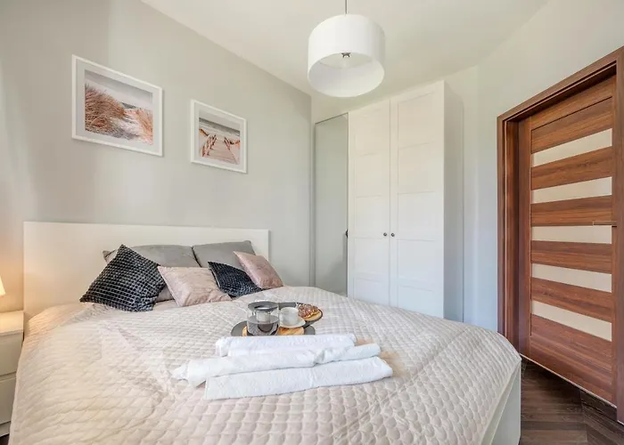 Retreat - Parking, Terrace & Garden - By Rentujemy