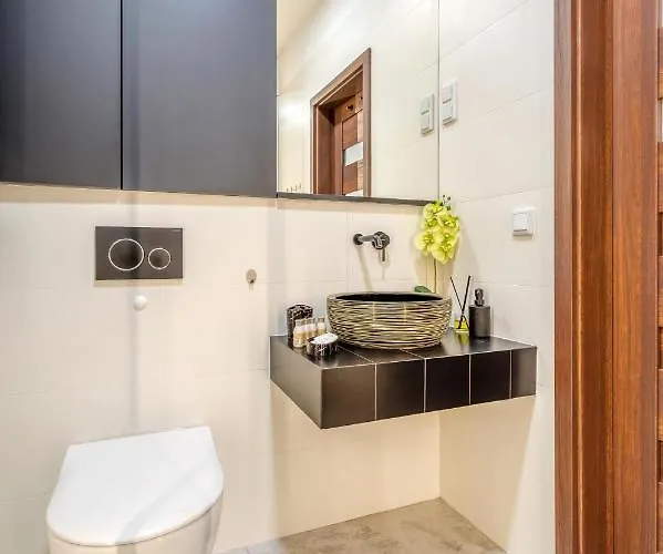 Retreat - Parking, Terrace & Garden - By Rentujemy 罗兹